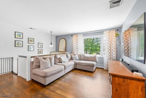 561 Rogers Drive Roxbury NJ 07850