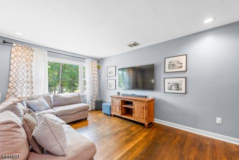 561 Rogers Drive Roxbury NJ 07850