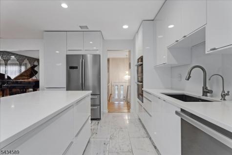 9 Arthur Terrace Livingston NJ 07039