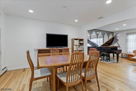9 Arthur Terrace Livingston NJ 07039