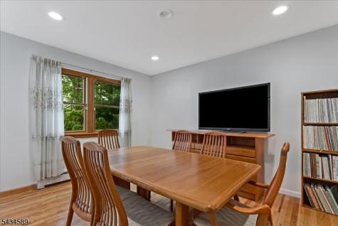 9 Arthur Terrace Livingston NJ 07039