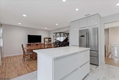 9 Arthur Terrace Livingston NJ 07039