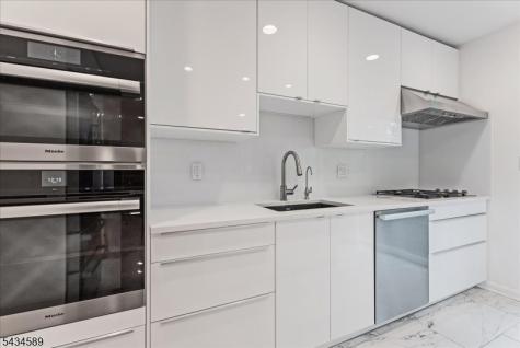 9 Arthur Terrace Livingston NJ 07039