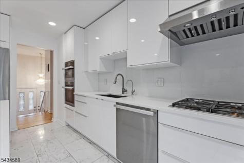 9 Arthur Terrace Livingston NJ 07039