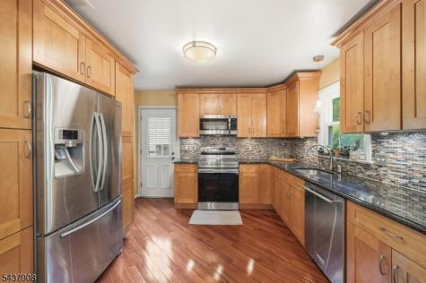 36 Calumet Avenue Oakland NJ 07436