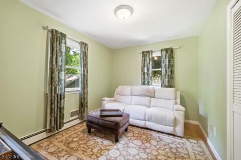 36 Calumet Avenue Oakland NJ 07436