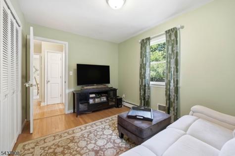 36 Calumet Avenue Oakland NJ 07436