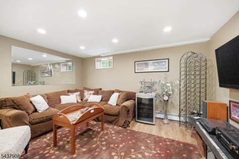 36 Calumet Avenue Oakland NJ 07436