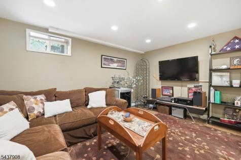 36 Calumet Avenue Oakland NJ 07436