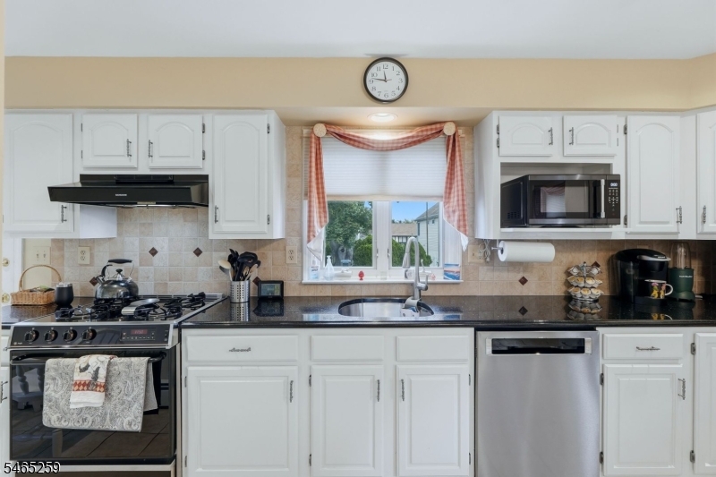 112 Jefferson Place Totowa NJ 07512