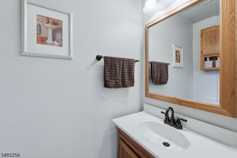 112 Jefferson Place Totowa NJ 07512