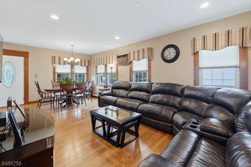 112 Jefferson Place Totowa NJ 07512