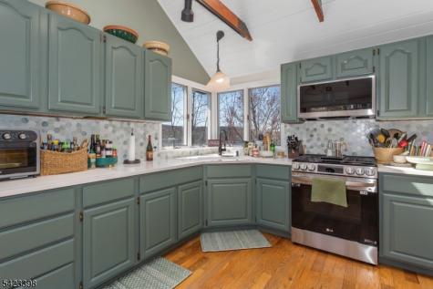 1046 Lakeside Drive E Vernon NJ 07422