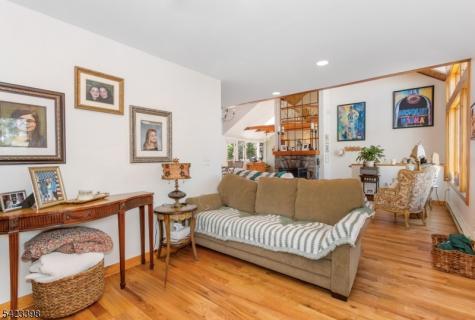 1046 Lakeside Drive E Vernon NJ 07422