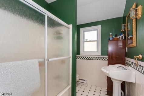 1046 Lakeside Drive E Vernon NJ 07422