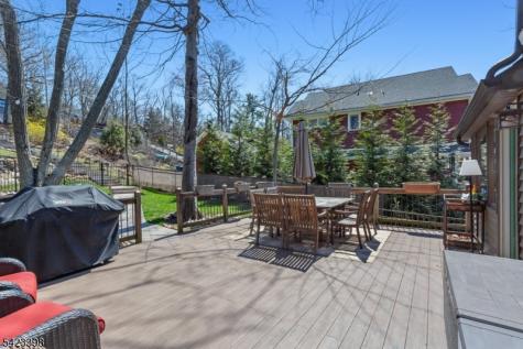 1046 Lakeside Drive E Vernon NJ 07422