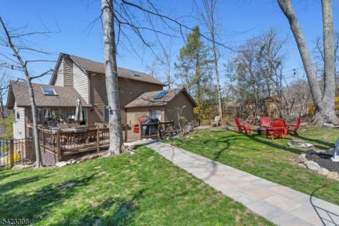 1046 Lakeside Drive E Vernon NJ 07422
