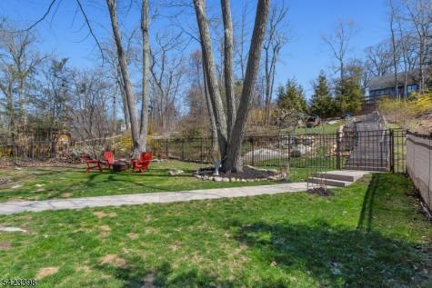 1046 Lakeside Drive E Vernon NJ 07422