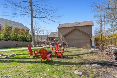 1046 Lakeside Drive E Vernon NJ 07422