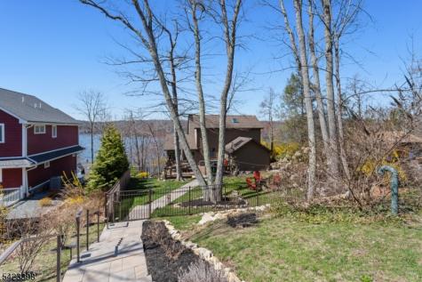 1046 Lakeside Drive E Vernon NJ 07422