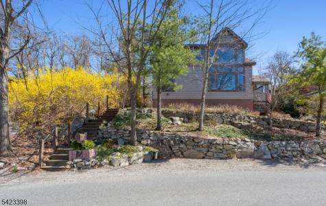 1046 Lakeside Drive E Vernon NJ 07422