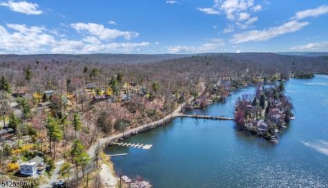 1046 Lakeside Drive E Vernon NJ 07422