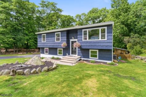 81 Elba Avenue Hopatcong NJ 07843