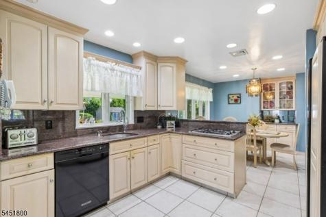 998 Washington Avenue Hohokus NJ 07423