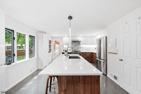 6 Hepworth Court West Orange NJ 07052