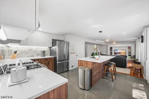 6 Hepworth Court West Orange NJ 07052