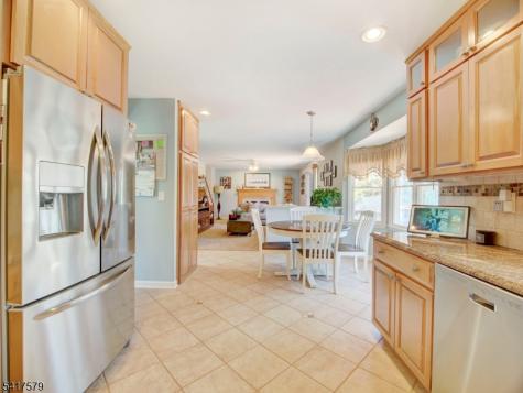 8 Mulberry Court Roxbury NJ 07876