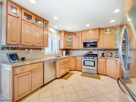 8 Mulberry Court Roxbury NJ 07876