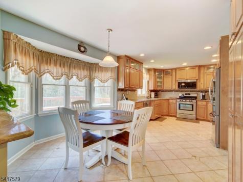 8 Mulberry Court Roxbury NJ 07876