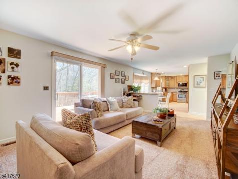 8 Mulberry Court Roxbury NJ 07876