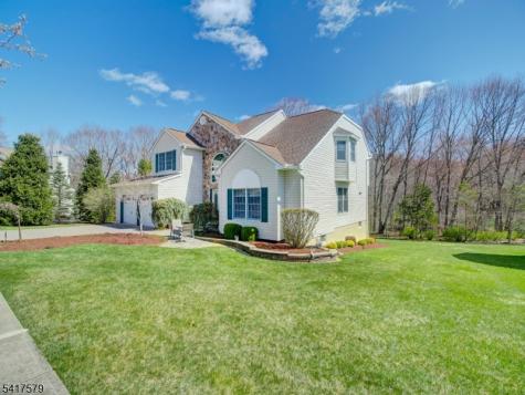 8 Mulberry Court Roxbury NJ 07876