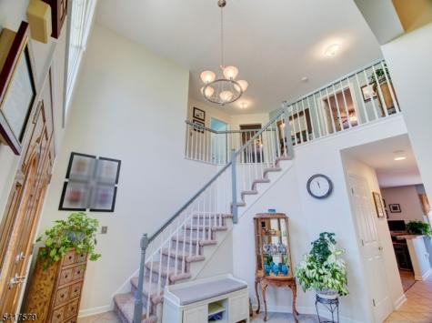 8 Mulberry Court Roxbury NJ 07876