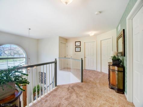 8 Mulberry Court Roxbury NJ 07876