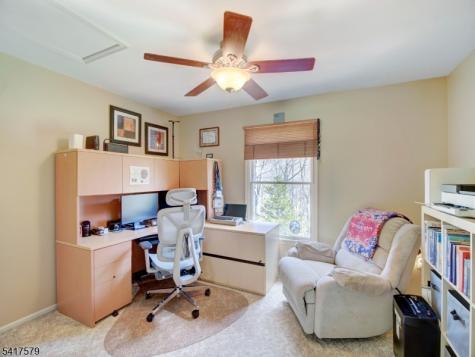 8 Mulberry Court Roxbury NJ 07876