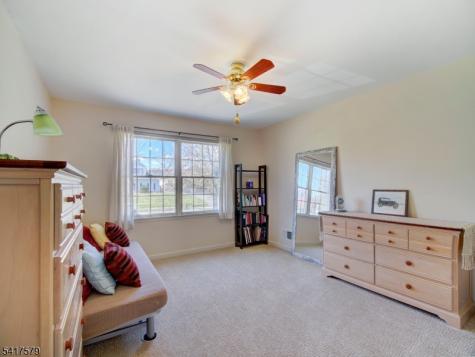 8 Mulberry Court Roxbury NJ 07876