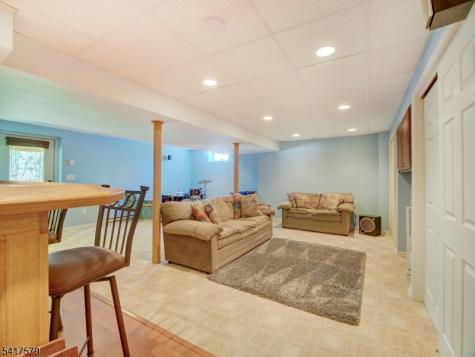 8 Mulberry Court Roxbury NJ 07876