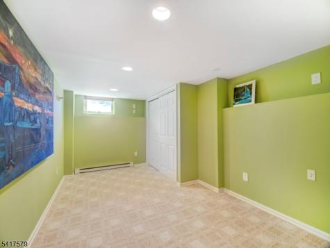 8 Mulberry Court Roxbury NJ 07876