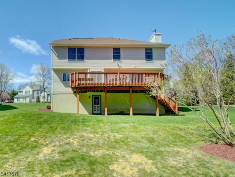 8 Mulberry Court Roxbury NJ 07876