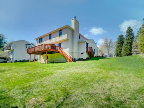 8 Mulberry Court Roxbury NJ 07876