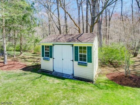8 Mulberry Court Roxbury NJ 07876