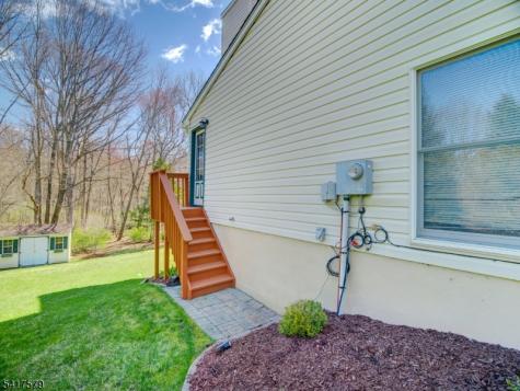 8 Mulberry Court Roxbury NJ 07876