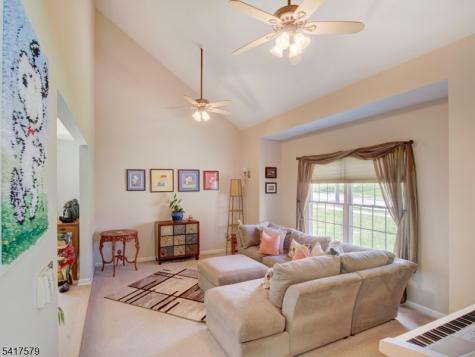 8 Mulberry Court Roxbury NJ 07876