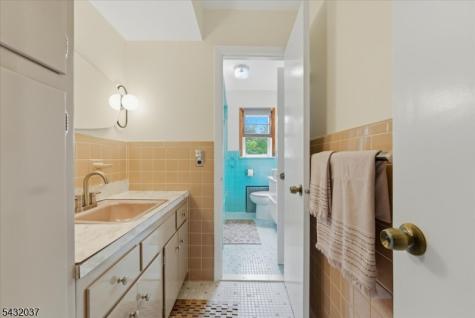 18 Hudson Street Nutley NJ 07110