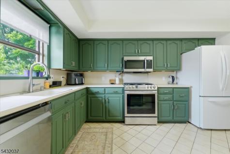 18 Hudson Street Nutley NJ 07110