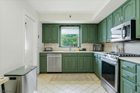 18 Hudson Street Nutley NJ 07110