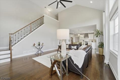 23 Claridge Lane Raritan NJ 08822